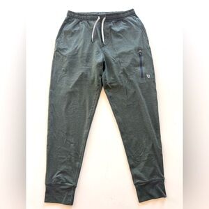 Vuori Sunday Performance Jogger in dark green size medium